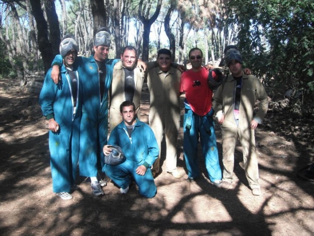  Con le tute da paintball 